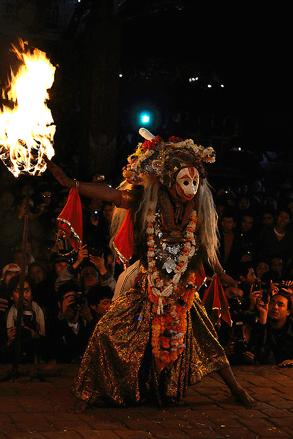 Lord Nrsimhadeva prepares to destroy Hiranyakasipu