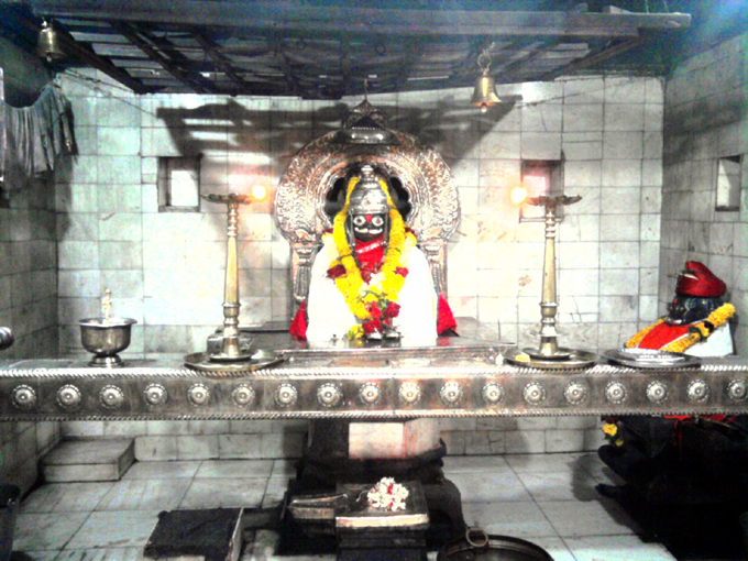 Sri Nira Narsingpur Is The Kuldaiwat (family Deity) For A Number Of 